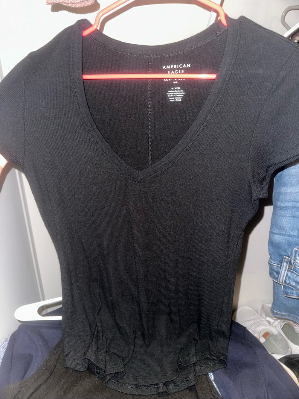 American Eagle Outfitters Black V-Neck Short Sleeve Tee